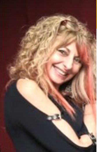 Perla Gleichgerorcht, Directora y Fundadora